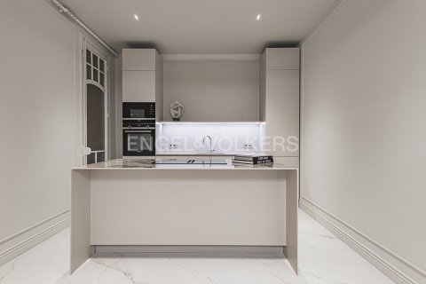 Купить квартиру в Эшампле, Испания с 4 спальни, 200м², № 2641 - фото 18