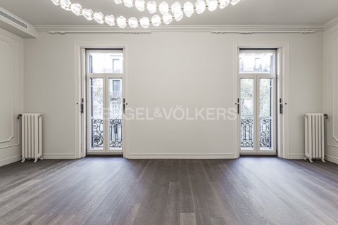 Купить квартиру в Эшампле, Испания с 4 спальни, 200м², № 2641 - фото 8