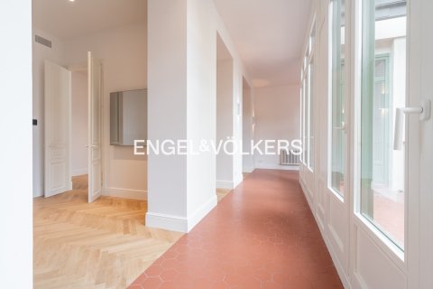 Купить квартиру в Старый город, Барселона, Испания с 2 спальни, 162м², № 2643 - фото 3