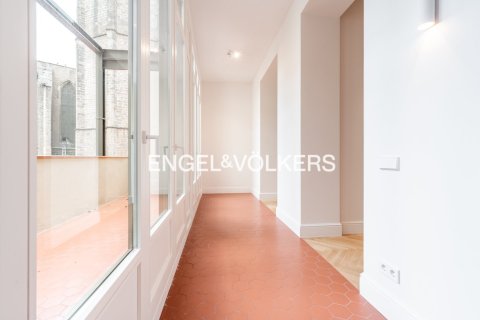 Купить квартиру в Старый город, Барселона, Испания с 2 спальни, 162м², № 2643 - фото 2