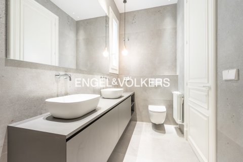 Купить квартиру в Старый город, Барселона, Испания с 2 спальни, 162м², № 2643 - фото 4