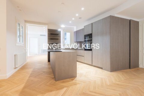 Купить квартиру в Старый город, Барселона, Испания с 2 спальни, 163м², № 2644 - фото 3