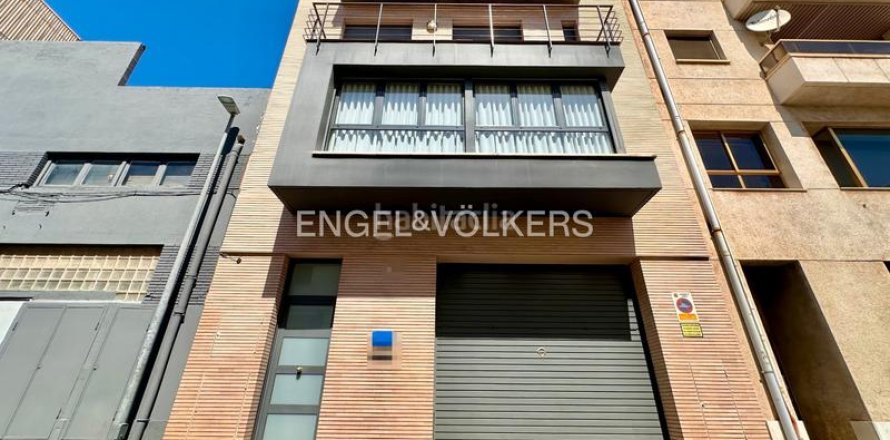Casa adosada de 4 dormitorios en venta en Cambrils, Tarragona, Cataluña, Spain № 2561