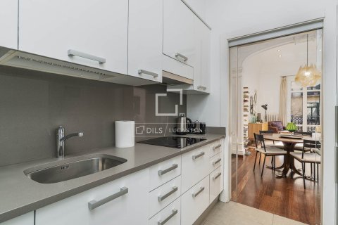 2 bedrooms apartment for sale in Barcelona, Catalonia, Spain № 6375 - photo 9