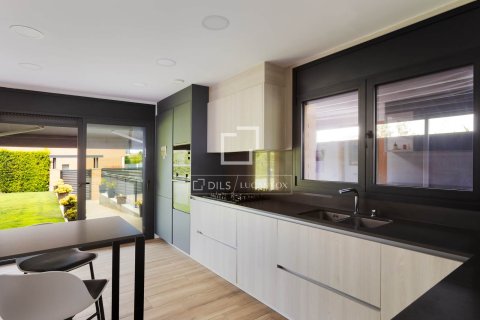 4 chambres villa à vendre à Vilassar de Mar, Barcelona, Catalonia, Spain № 3930 - photo 6