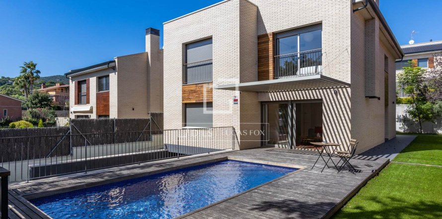 5 bedrooms villa for sale in Vilassar de Dalt, Barcelona, Catalonia, Spain № 3933