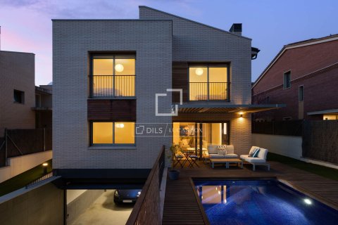 5 chambres villa à vendre à Vilassar de Dalt, Barcelona, Catalonia, Spain № 3933