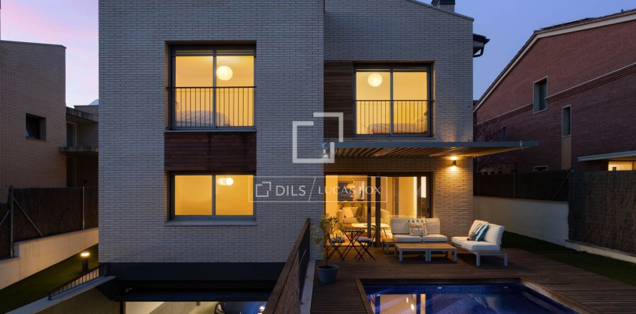 5 chambres villa à vendre à Vilassar de Dalt, Barcelona, Catalonia, Spain № 3933