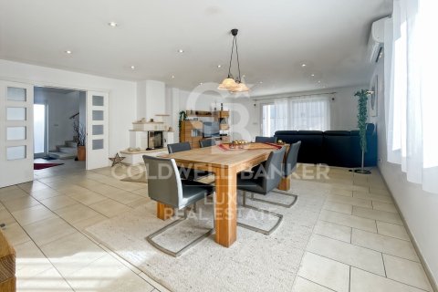 4 bedrooms villa for sale in Empuriabrava, Girona, Catalonia, Spain № 5805 - photo 6