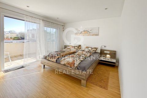 4 bedrooms villa for sale in Empuriabrava, Girona, Catalonia, Spain № 5805 - photo 8