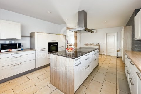 4 bedrooms villa for sale in Empuriabrava, Girona, Catalonia, Spain № 5805 - photo 7