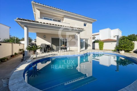 4 bedrooms villa for sale in Empuriabrava, Girona, Catalonia, Spain № 5805 - photo 17