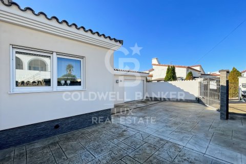 4 bedrooms villa for sale in Empuriabrava, Girona, Catalonia, Spain № 5805 - photo 16