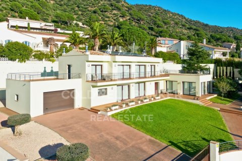 5 bedrooms villa for sale in Pau, Girona, Catalonia, Spain № 5811