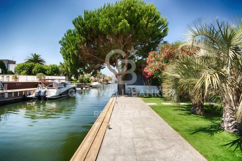 3 bedrooms house for sale in Empuriabrava, Girona, Catalonia, Spain № 6002 - photo 3