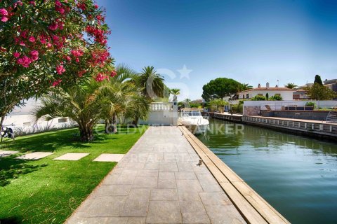 3 bedrooms house for sale in Empuriabrava, Girona, Catalonia, Spain № 6002 - photo 12