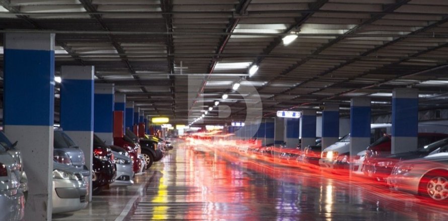 1709 sq.m. commercial property for sale in Sants-Montjuic, Barcelona, Catalonia, Spain № 4548