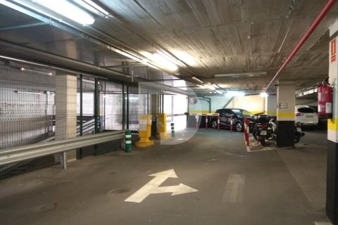 Купить коммерческую недвижимость в Сантс-Монтжуик, Барселона, Испания 8512м², № 4544 - фото 4