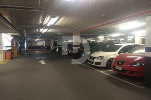 Купить коммерческую недвижимость в Сантс-Монтжуик, Барселона, Испания 8512м², № 4544 - фото 2