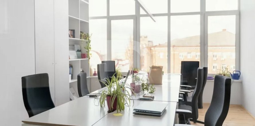 347 sq.m. commercial property for sale in L'Eixample, Barcelona, Catalonia, Spain № 4545