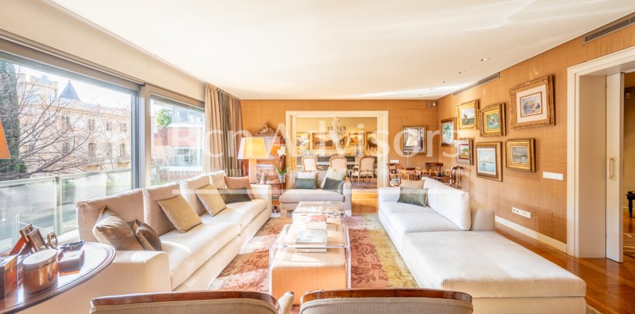 Квартира с 5 спальнями в Барселоне, Каталония, Испания № 2840