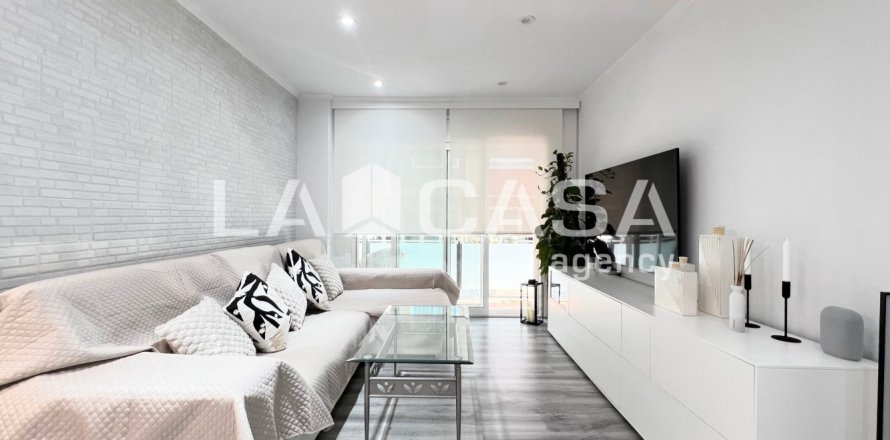 Квартира с 4 спальнями в Бадалоне, Барселона, Каталония, Испания № 2138