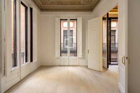 2 bedrooms apartment for sale in Barcelona, Catalonia, Spain № 6385 - photo 11