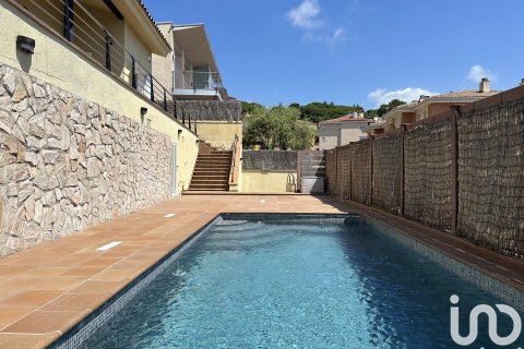 Сasa de 4 dormitorios en venta en Sant Pol de Mar, Barcelona, Cataluña, Spain № 5027 - foto 4