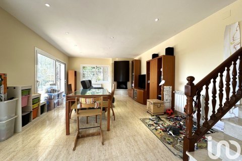 Сasa de 4 dormitorios en venta en Sant Pol de Mar, Barcelona, Cataluña, Spain № 5027 - foto 7