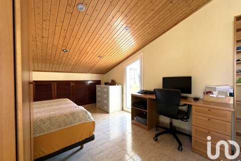 Сasa de 4 dormitorios en venta en Sant Pol de Mar, Barcelona, Cataluña, Spain № 5027 - foto 17