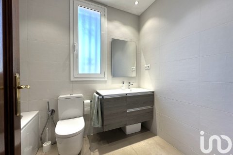 Сasa de 4 dormitorios en venta en Sant Pol de Mar, Barcelona, Cataluña, Spain № 5027 - foto 15