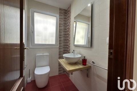 Сasa de 4 dormitorios en venta en Sant Pol de Mar, Barcelona, Cataluña, Spain № 5027 - foto 12