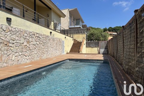 Сasa de 4 dormitorios en venta en Sant Pol de Mar, Barcelona, Cataluña, Spain № 5027 - foto 26