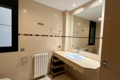 3 bedrooms apartment for rent in Principado De Andorra (Ninguna Poblacion Tiene C.P.), Lleida, Catalonia, Spain № 6147 - photo 19