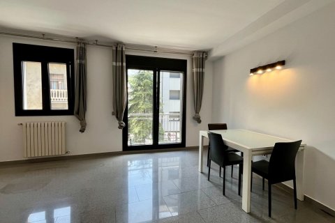 3 bedrooms apartment for rent in Principado De Andorra (Ninguna Poblacion Tiene C.P.), Lleida, Catalonia, Spain № 6147 - photo 3