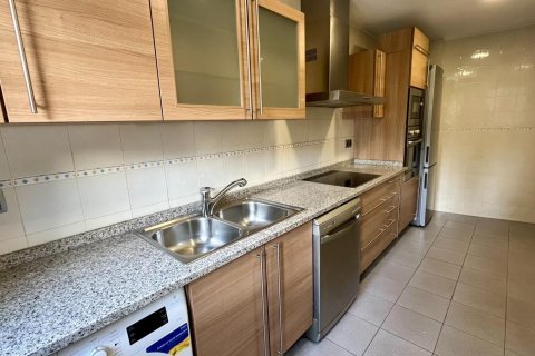 3 bedrooms apartment for rent in Principado De Andorra (Ninguna Poblacion Tiene C.P.), Lleida, Catalonia, Spain № 6147 - photo 6