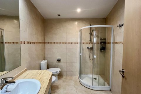 3 bedrooms apartment for rent in Principado De Andorra (Ninguna Poblacion Tiene C.P.), Lleida, Catalonia, Spain № 6147 - photo 17