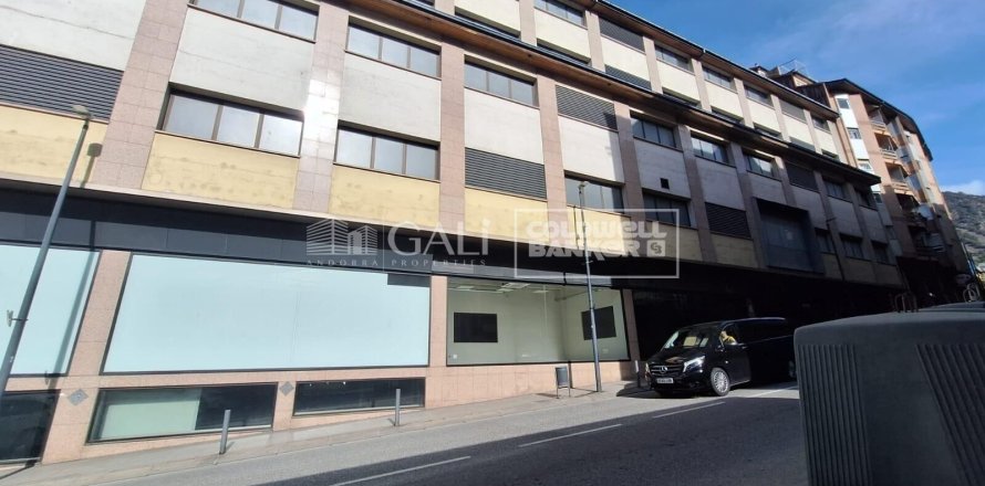 Propiedad comercial de 7623 m² en alquiler en Principado De Andorra (Ninguna Poblacion Tiene C.P.), Lérida, Cataluña, Spain № 6146