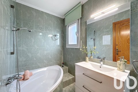 Сasa de 5 dormitorios en venta en Montornès del Vallès, Barcelona, Cataluña, Spain № 7572 - foto 23