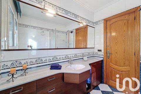 Сasa de 5 dormitorios en venta en Montornès del Vallès, Barcelona, Cataluña, Spain № 7572 - foto 25