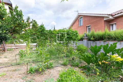 Villa de 3 dormitorios en venta en Sant Just Desvern, Barcelona, Cataluña, Spain № 4200 - foto 6