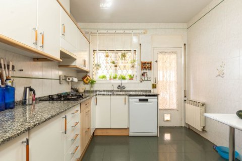 Villa de 3 dormitorios en venta en Sant Just Desvern, Barcelona, Cataluña, Spain № 4200 - foto 15