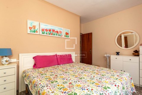 Villa de 3 dormitorios en venta en Sant Just Desvern, Barcelona, Cataluña, Spain № 4200 - foto 19