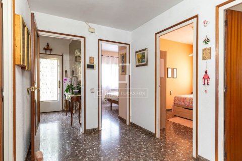 Villa de 3 dormitorios en venta en Sant Just Desvern, Barcelona, Cataluña, Spain № 4200 - foto 23