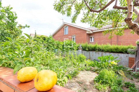 Villa de 3 dormitorios en venta en Sant Just Desvern, Barcelona, Cataluña, Spain № 4200 - foto 11