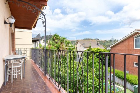 Villa de 3 dormitorios en venta en Sant Just Desvern, Barcelona, Cataluña, Spain № 4200 - foto 25