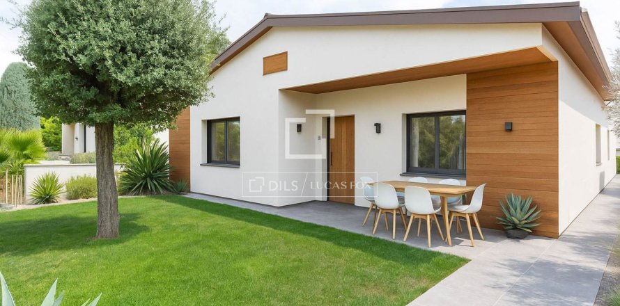 Villa de 3 dormitorios en venta en Sant Just Desvern, Barcelona, Cataluña, Spain № 4200