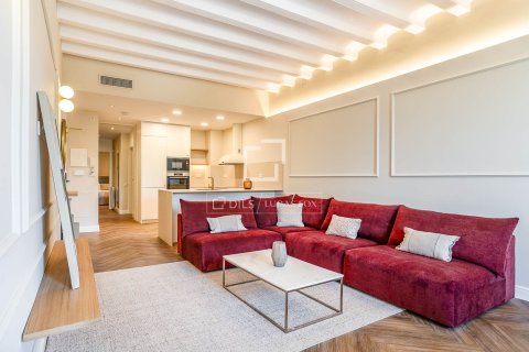 Apartamento de 3 dormitorios en venta en Barcelona, Cataluña, Spain № 4195