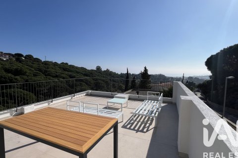 3 bedrooms house for sale in Lloret de Mar, Girona, Catalonia, Spain № 7395 - photo 3