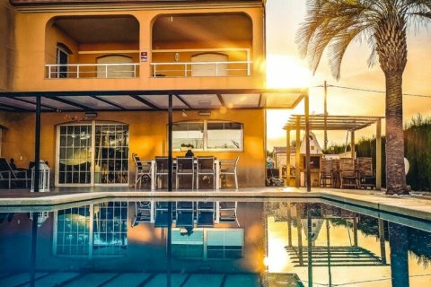 Дом с 5 спальнями в Л'Аметлья-де-Мар, Таррагона, Каталония, Испания № 5110